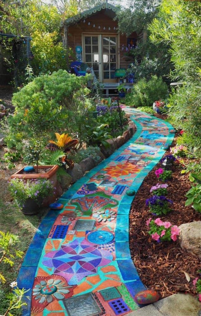 backyard-mosaic-tile-pathway