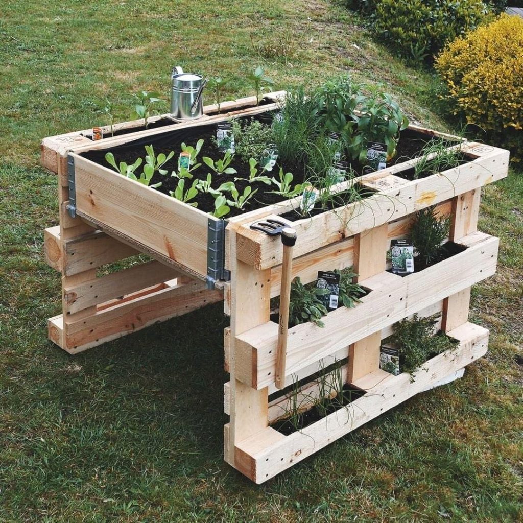 wood-pallet-planter-idea