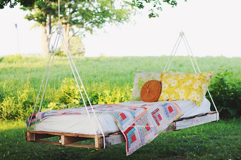 DIY-Pallet-Swing-Bed-The-Merrythought