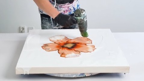 ORANGE-Dutch-Bloom-Acrylic-Pouring