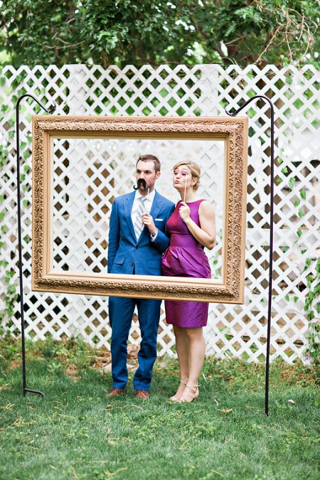 diy-hanging-frame-wedding-photo-booth