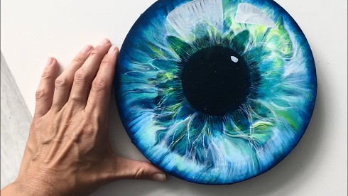 eye-acrylic-paint-pouring-video-tutorial