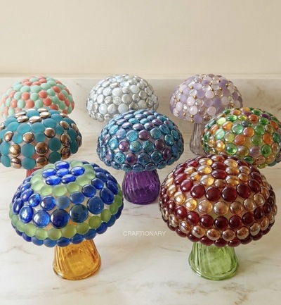 gem-stone-bowls-and-glasses-decorated-mushrooms