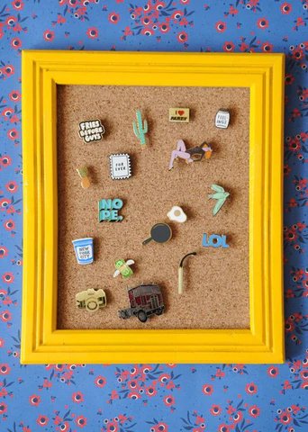 pin-collection-photo-frame-display