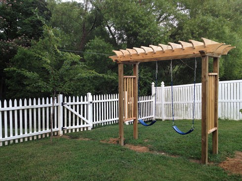 wicker-pergola-swing-diy