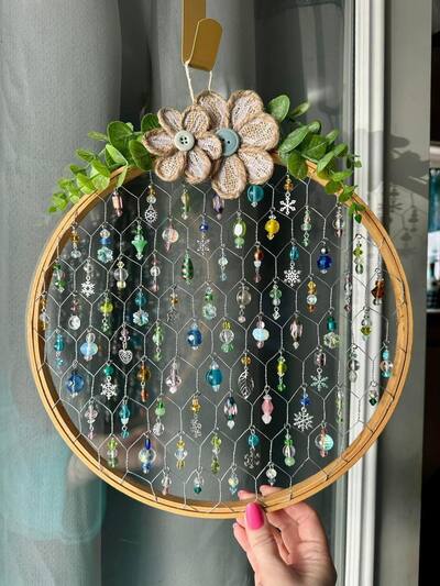 beaded-frame-art-from-old-picture-frame