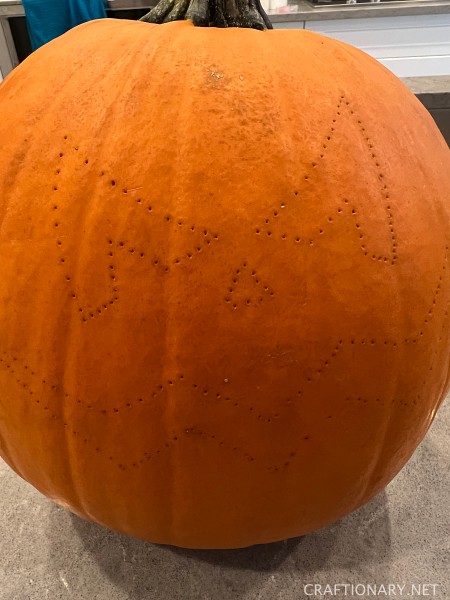 carving-pumpkin-face-with-template