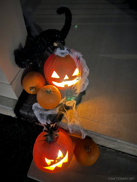 halloween-outdoor-pumpkin-decor-idea-easy