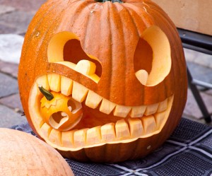 hungry-scary-pumpkin-carving
