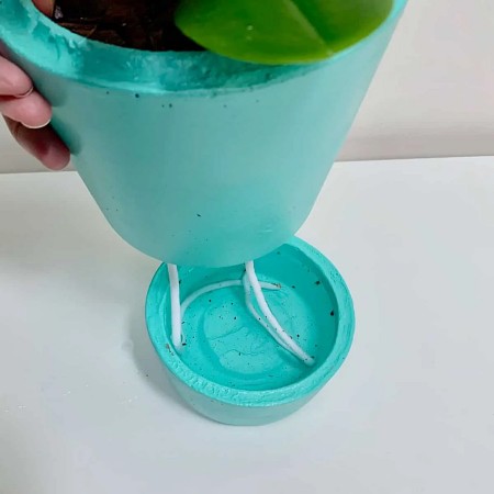 make-your-own-DIY-Self-Watering-Concrete-Planter