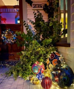 painted-pumpkins-with-string-lights