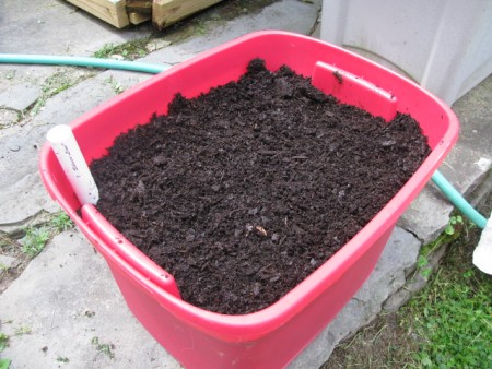 self-watering-tote-planter