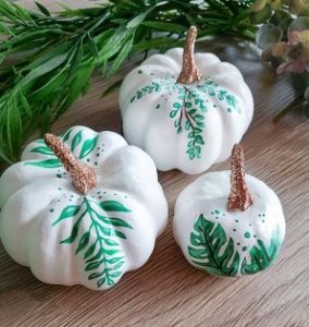 white-pumpkins-with-leaves-pumpkins