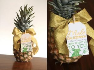 christmas-pineapple-easy-cute-healthy-neighbor-holiday-gift-idea-free-printable-tag-teachers
