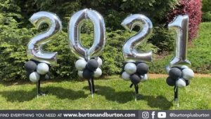 foil-balloon-year-graduation-stakes