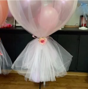 large-tulle-balloon-stand