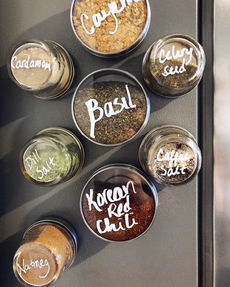 magnetic-spice-racks-diy