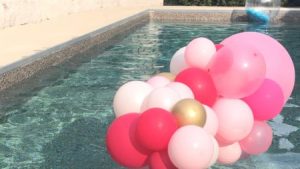 pool-balloon-decoration-ideas