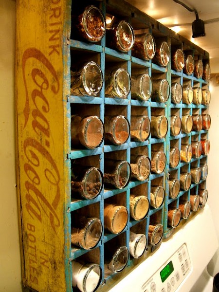 soda-bottle-spice-rack-repurpose-797792