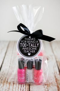 toe-tally-awesome-teacher-gifts-makeup-christmas