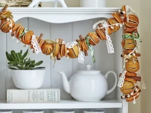 How-to-make-a-dried-fruit-christmas-garland-from-oranges