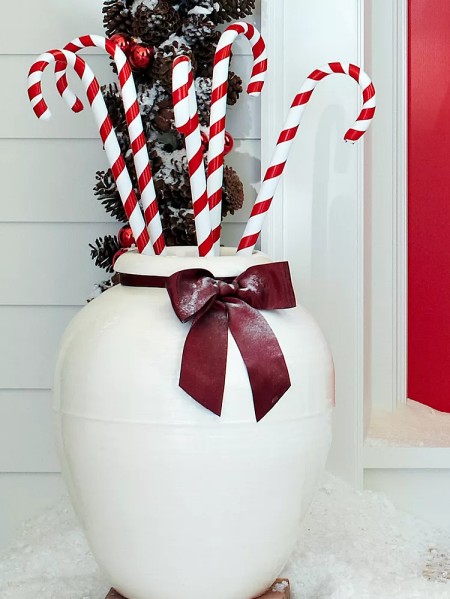 candy-cane-holder-outdoor-decoration