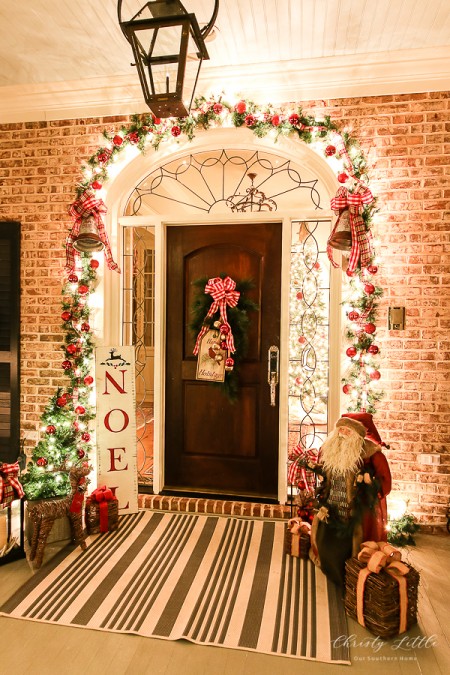 christmas-front-porch-decorations-with-garland