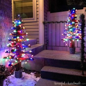 diy-outdoor-christmas-tree-with-lights