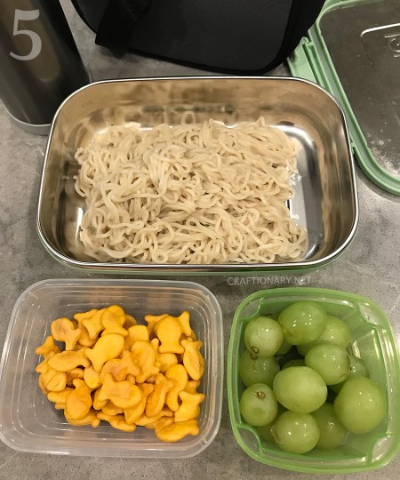school-lunch-idea-elementary-noddles-grapes-fish-crackers