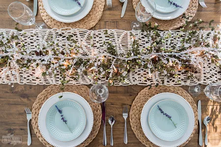 French-Country-Farmhouse-Christmas-Dining-room-table