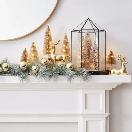 https://www.craftionary.net/wp-content/uploads/2022/12/christmas-decoration-Bee-Willow-Opulent-Mantel.webp