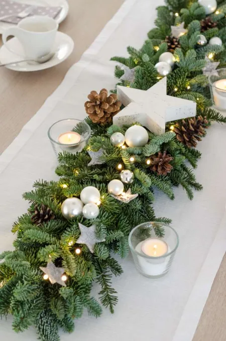 fir-baubles-elegant-luxurious-christmas-centerpiece