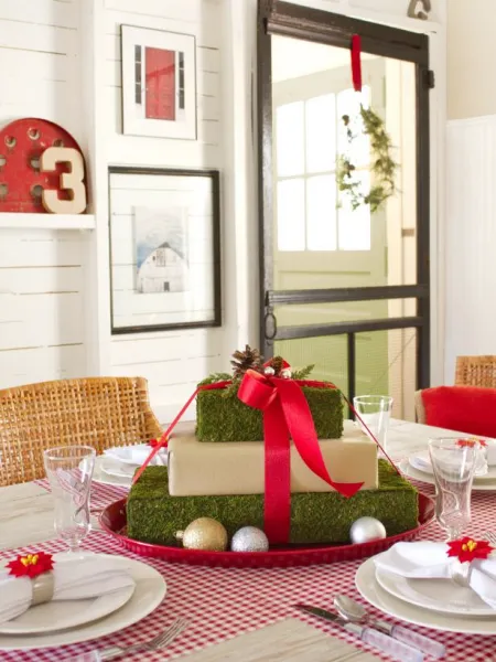 gift-box-centerpiece-for-christmas