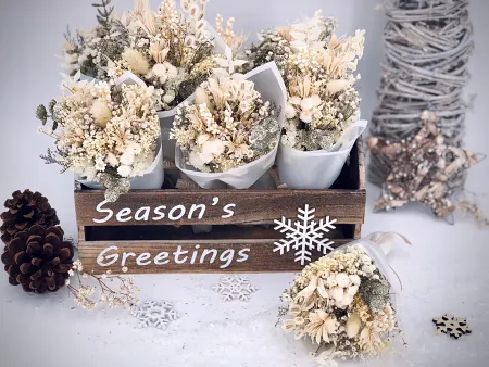petite-christmas-dried-flowers-bouquet-centerpiece