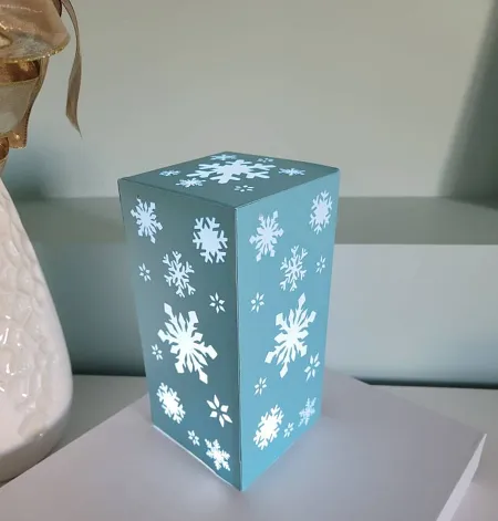 snowflake-centerpiece-lantern