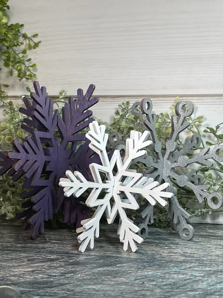 wooden-snowflakes-winter-decor