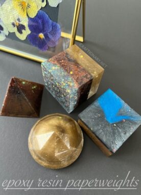 Resin paperweights with epoxy resin molds