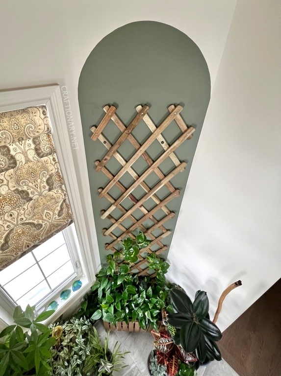 entryway-decor-idea-with-ikea-garden