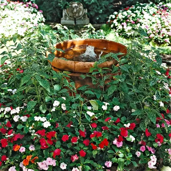 gardenwaterfeaturefountaininapot