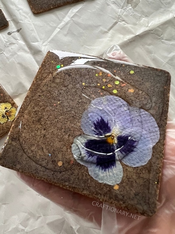 pressed-flowers-resin-dome-effect-cork-coasters