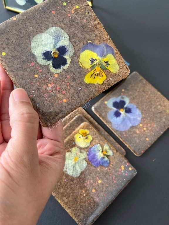 resin-coasters-cork-coasters-pressed-flower-coasters-diy