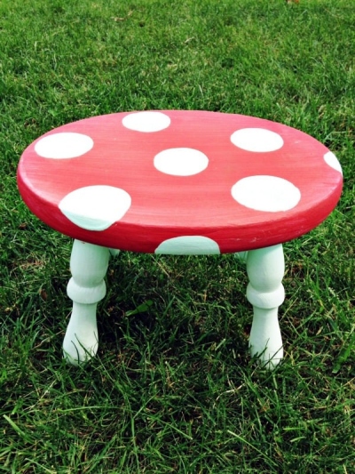 diy-hand-painted-mushroom-stool