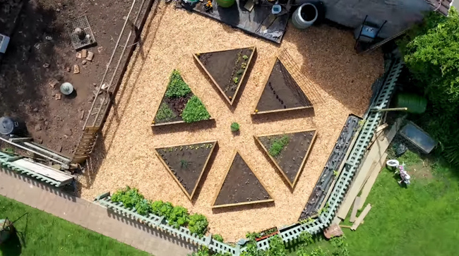 geometric-raised-garden-beds