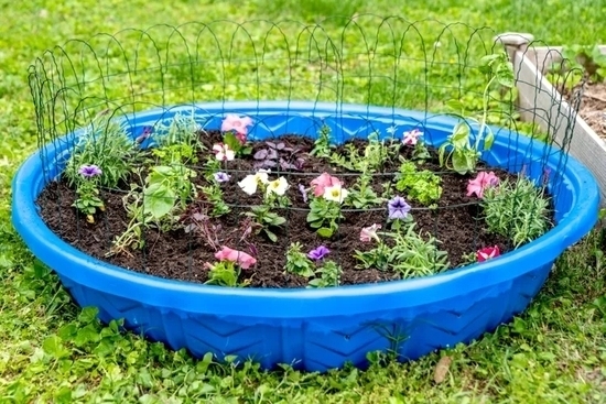 make-a-kiddie-pool-into-a-garden-planter