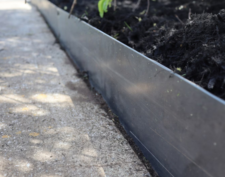 metal-edging-raised-garden-bed