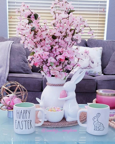 seasonal-holiday-themed-coffee-table-decor-pink-flowers-easter