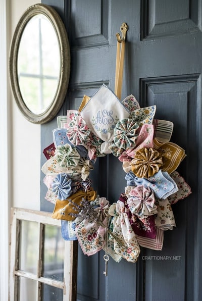 use-old-handkerchief-to-make-a-wreath-with-yoyo-flowers