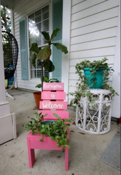 diy-chair-planter.