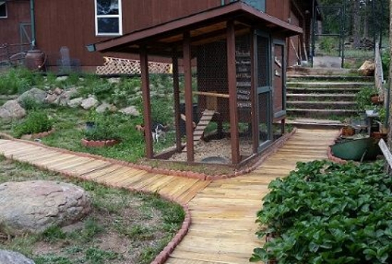 diy-pallet-wood-walkway