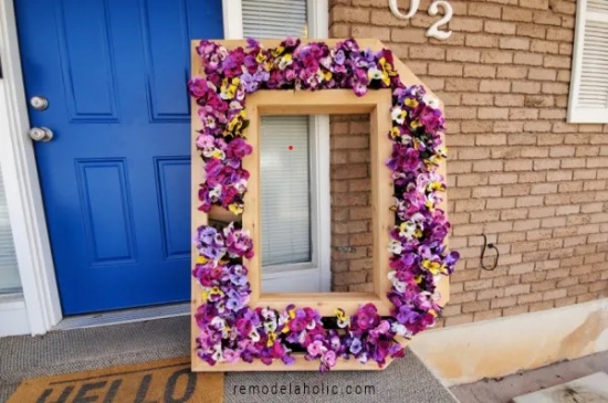 letter-D-cedar-monogram-planter-for-flowers-Remodelaholic.